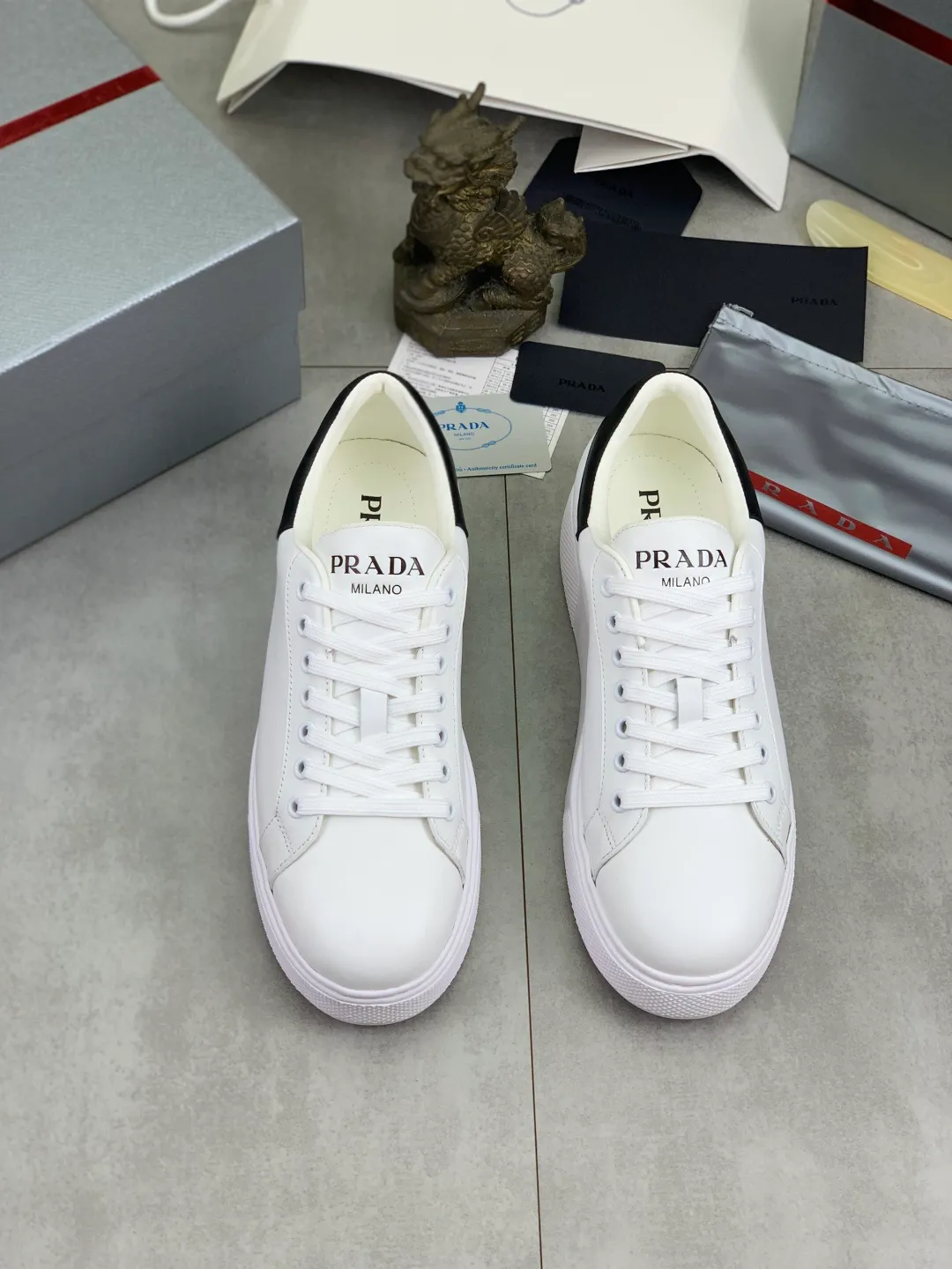 Men's shoes 💰P560💰 [New model] High version official website popular model is on the market, 🆘 Trendy brand (Prada) mainly promotes popular model, avant-garde and versatile fashionable men's shoes private version mold opening, cowhide surface splicing 1:1.. Stylish and simple, original imported cowhide lining cowhide feet; the atmosphere and personality are more fashionable, eye-catching and pursuing class. It will subvert the old idea and be a must-have for fashion trendsetters with you! Must keep it for yourself! Tall and comfortable, large and low, high-end quality workmanship. Size: 38-45; 2️⃣ colors available.